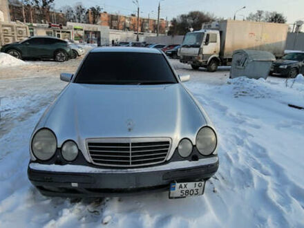 Серый Мерседес Е-Класс, объемом двигателя 2 л и пробегом 296 тыс. км за 2500 $, фото 1 на Automoto.ua