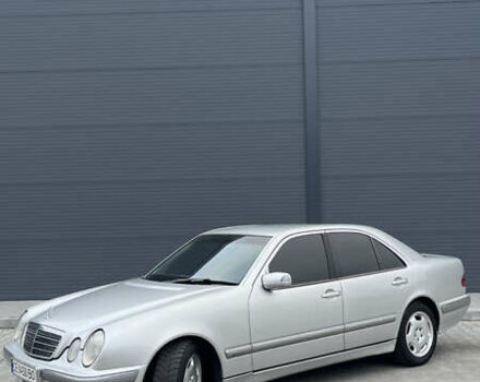 Серый Мерседес Е-Класс, объемом двигателя 3.2 л и пробегом 328 тыс. км за 6200 $, фото 1 на Automoto.ua