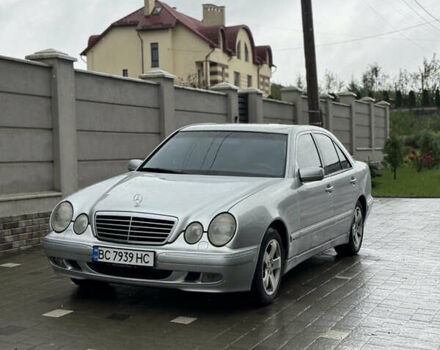 Сірий Мерседес Е-Клас, об'ємом двигуна 2 л та пробігом 350 тис. км за 4250 $, фото 1 на Automoto.ua
