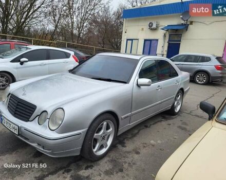 Серый Мерседес Е-Класс, объемом двигателя 3.2 л и пробегом 250 тыс. км за 3500 $, фото 1 на Automoto.ua