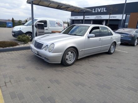 Серый Мерседес Е-Класс, объемом двигателя 2.1 л и пробегом 406 тыс. км за 4500 $, фото 1 на Automoto.ua