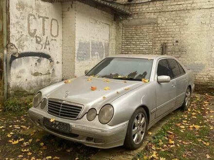 Мерседес Е-Клас 2001 у Шостке на Automoto.ua Сірий Мерседес Е-Клас, об'ємом двигуна 4.3 л та пробігом 530 тис. км за 4000 $, фото 1 на Automoto.ua