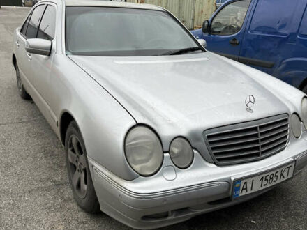 Серый Мерседес Е-Класс, объемом двигателя 3.2 л и пробегом 700 тыс. км за 3500 $, фото 1 на Automoto.ua