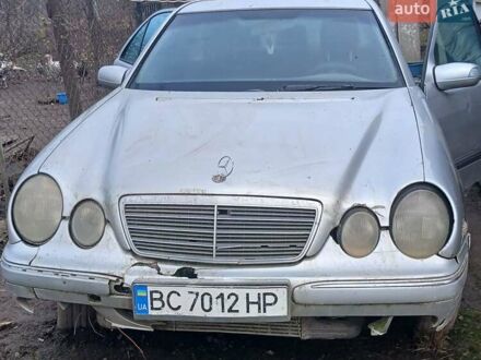 Серый Мерседес Е-Класс, объемом двигателя 2 л и пробегом 250 тыс. км за 2700 $, фото 1 на Automoto.ua