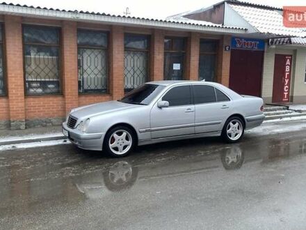 Серый Мерседес Е-Класс, объемом двигателя 2 л и пробегом 450 тыс. км за 6000 $, фото 1 на Automoto.ua