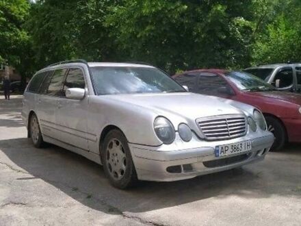 Серый Мерседес Е-Класс, объемом двигателя 2 л и пробегом 300 тыс. км за 3000 $, фото 1 на Automoto.ua
