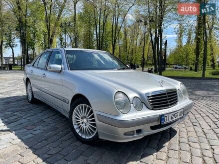 Сірий Мерседес Е-Клас, об'ємом двигуна 2 л та пробігом 259 тис. км за 5500 $, фото 1 на Automoto.ua