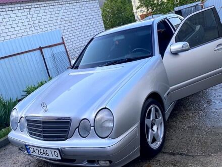 Мерседес Е-Клас 2001 у Каневе на Automoto.ua Сірий Мерседес Е-Клас, об'ємом двигуна 2 л та пробігом 360 тис. км за 3900 $, фото 1 на Automoto.ua
