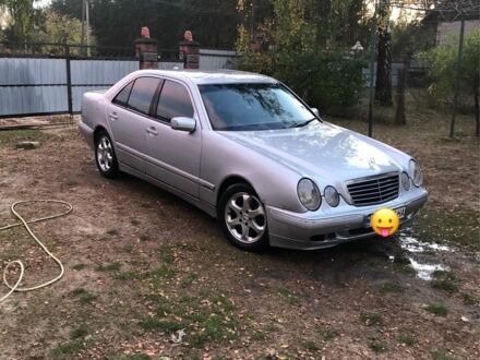 Серый Мерседес Е-Класс, объемом двигателя 2.7 л и пробегом 484 тыс. км за 3500 $, фото 1 на Automoto.ua