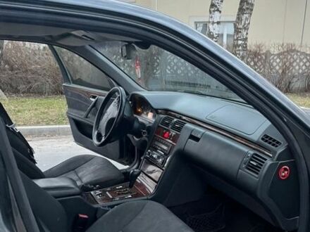 Сірий Мерседес Е-Клас, об'ємом двигуна 2.15 л та пробігом 400 тис. км за 2700 $, фото 1 на Automoto.ua