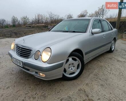 Серый Мерседес Е-Класс, объемом двигателя 2.2 л и пробегом 300 тыс. км за 4700 $, фото 1 на Automoto.ua
