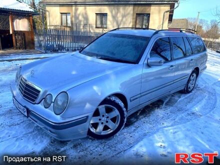 Мерседес Е-Класс 2001 в Ивано-Франковске на Automoto.ua Серый Мерседес Е-Класс, объемом двигателя 2 л и пробегом 312 тыс. км за 5100 $, фото 1 на Automoto.ua