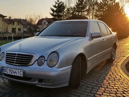 Сірий Мерседес Е-Клас, об'ємом двигуна 3.2 л та пробігом 368 тис. км за 5000 $, фото 1 на Automoto.ua