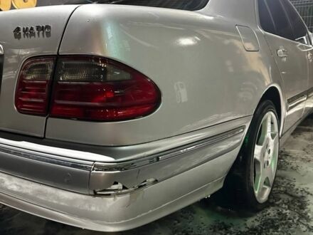 Серый Мерседес Е-Класс, объемом двигателя 3.2 л и пробегом 240 тыс. км за 3500 $, фото 1 на Automoto.ua