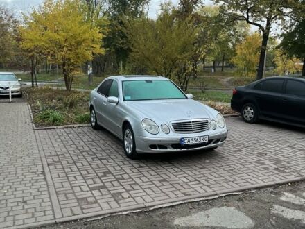 Мерседес Е-Клас 2002 у Черкасах на Automoto.ua Сірий Мерседес Е-Клас, об'ємом двигуна 2.7 л та пробігом 310 тис. км за 6700 $, фото 1 на Automoto.ua