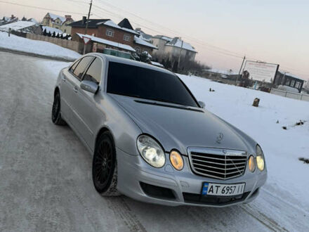 Серый Мерседес Е-Класс, объемом двигателя 2.15 л и пробегом 421 тыс. км за 3999 $, фото 1 на Automoto.ua