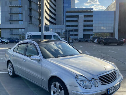 Мерседес Е-Класс 2002 в Киеве на Automoto.ua Серый Мерседес Е-Класс, объемом двигателя 5 л и пробегом 320 тыс. км за 7850 $, фото 1 на Automoto.ua