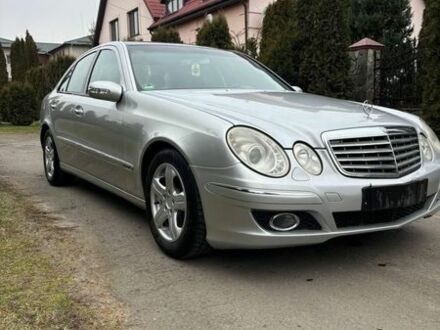Серый Мерседес Е-Класс, объемом двигателя 0 л и пробегом 300 тыс. км за 3500 $, фото 1 на Automoto.ua
