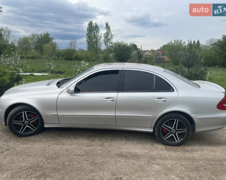 Серый Мерседес Е-Класс, объемом двигателя 1.8 л и пробегом 300 тыс. км за 6000 $, фото 1 на Automoto.ua