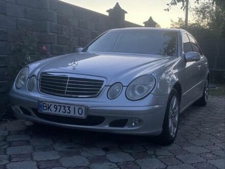 Сірий Мерседес Е-Клас, об'ємом двигуна 1.8 л та пробігом 329 тис. км за 5500 $, фото 1 на Automoto.ua