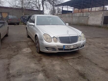 Сірий Мерседес Е-Клас, об'ємом двигуна 3 л та пробігом 320 тис. км за 2600 $, фото 1 на Automoto.ua