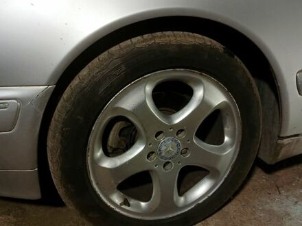 Сірий Мерседес Е-Клас, об'ємом двигуна 3.2 л та пробігом 475 тис. км за 4200 $, фото 1 на Automoto.ua