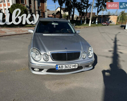 Серый Мерседес Е-Класс, объемом двигателя 5 л и пробегом 290 тыс. км за 8750 $, фото 1 на Automoto.ua