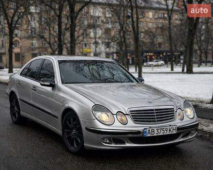 Серый Мерседес Е-Класс, объемом двигателя 2.2 л и пробегом 428 тыс. км за 4999 $, фото 1 на Automoto.ua