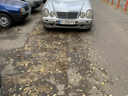 Серый Мерседес Е-Класс, объемом двигателя 3.2 л и пробегом 320 тыс. км за 2150 $, фото 1 на Automoto.ua