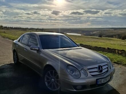 Серый Мерседес Е-Класс, объемом двигателя 2.7 л и пробегом 266 тыс. км за 7500 $, фото 1 на Automoto.ua