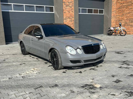 Серый Мерседес Е-Класс, объемом двигателя 2.2 л и пробегом 420 тыс. км за 5500 $, фото 1 на Automoto.ua