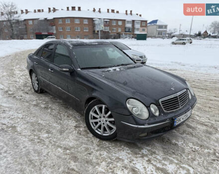 Серый Мерседес Е-Класс, объемом двигателя 2.69 л и пробегом 465 тыс. км за 5350 $, фото 1 на Automoto.ua