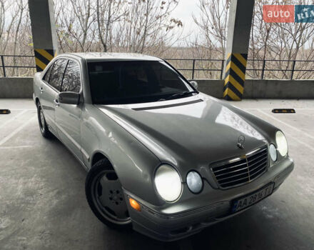 Серый Мерседес Е-Класс, объемом двигателя 3.2 л и пробегом 490 тыс. км за 4099 $, фото 1 на Automoto.ua