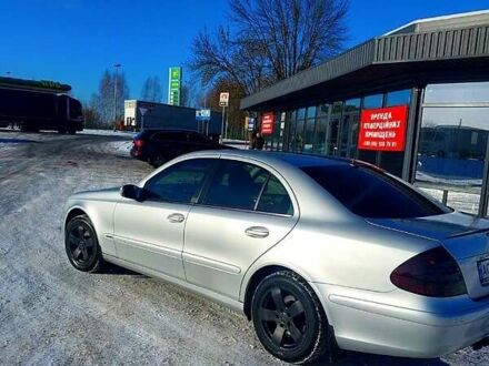 Сірий Мерседес Е-Клас, об'ємом двигуна 2.1 л та пробігом 401 тис. км за 6050 $, фото 1 на Automoto.ua