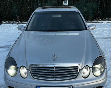 Серый Мерседес Е-Класс, объемом двигателя 2.6 л и пробегом 320 тыс. км за 4999 $, фото 1 на Automoto.ua