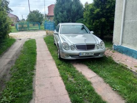 Сірий Мерседес Е-Клас, об'ємом двигуна 2.7 л та пробігом 225 тис. км за 11500 $, фото 1 на Automoto.ua
