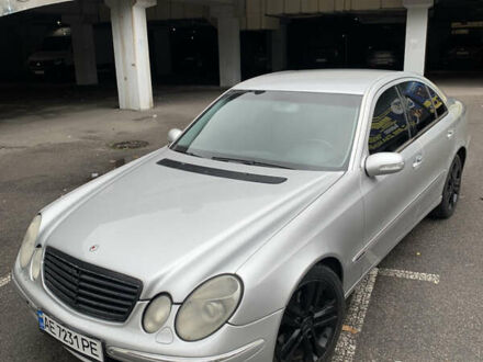 Серый Мерседес Е-Класс, объемом двигателя 2.6 л и пробегом 300 тыс. км за 4100 $, фото 1 на Automoto.ua