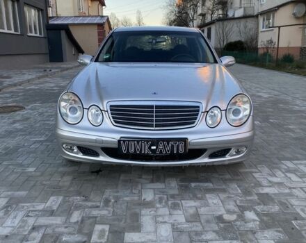 Сірий Мерседес Е-Клас, об'ємом двигуна 2.2 л та пробігом 200 тис. км за 3500 $, фото 1 на Automoto.ua