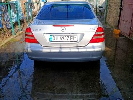 Мерседес Е-Класс 2002 в Измаиле на Automoto.ua Серый Мерседес Е-Класс, объемом двигателя 2.1 л и пробегом 330 тыс. км за 7000 $, фото 1 на Automoto.ua