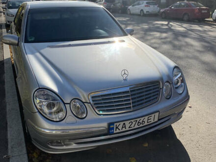 Серый Мерседес Е-Класс, объемом двигателя 2.2 л и пробегом 256 тыс. км за 6200 $, фото 1 на Automoto.ua