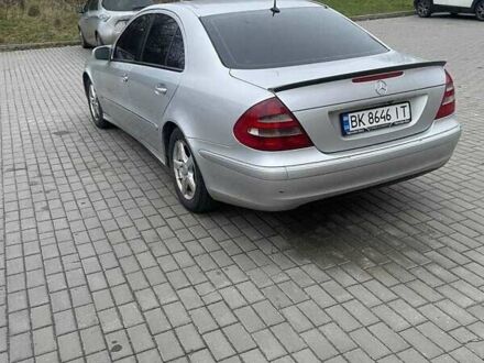 Серый Мерседес Е-Класс, объемом двигателя 2.1 л и пробегом 330 тыс. км за 6200 $, фото 1 на Automoto.ua