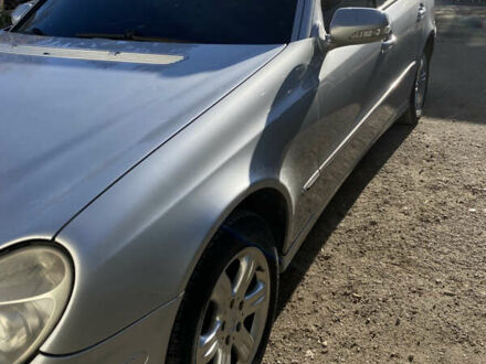 Серый Мерседес Е-Класс, объемом двигателя 2.6 л и пробегом 353 тыс. км за 5450 $, фото 1 на Automoto.ua