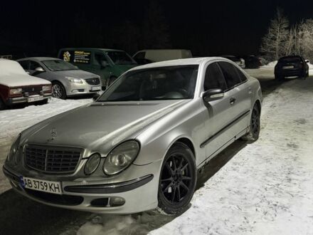 Серый Мерседес Е-Класс, объемом двигателя 3.2 л и пробегом 428 тыс. км за 4950 $, фото 1 на Automoto.ua