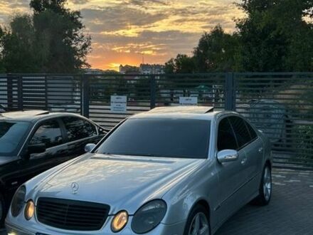 Серый Мерседес Е-Класс, объемом двигателя 3.2 л и пробегом 320 тыс. км за 5200 $, фото 1 на Automoto.ua
