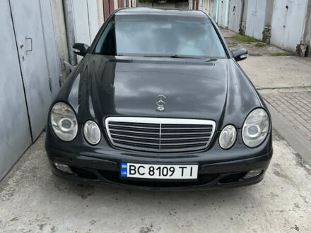 Мерседес Е-Класс 2002 в Львове на Automoto.ua Серый Мерседес Е-Класс, объемом двигателя 2.15 л и пробегом 253 тыс. км за 7800 $, фото 1 на Automoto.ua