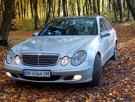 Мерседес Е-Класс 2003 в Здолбунове на Automoto.ua Серый Мерседес Е-Класс, объемом двигателя 2.1 л и пробегом 350 тыс. км за 6550 $, фото 1 на Automoto.ua