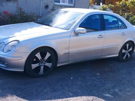 Серый Мерседес Е-Класс, объемом двигателя 2.1 л и пробегом 311 тыс. км за 4800 $, фото 1 на Automoto.ua