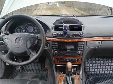 Серый Мерседес Е-Класс, объемом двигателя 2 л и пробегом 359 тыс. км за 5300 $, фото 1 на Automoto.ua