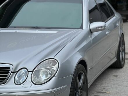 Сірий Мерседес Е-Клас, об'ємом двигуна 2.1 л та пробігом 350 тис. км за 7999 $, фото 1 на Automoto.ua