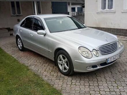 Серый Мерседес Е-Класс, объемом двигателя 2.2 л и пробегом 400 тыс. км за 7200 $, фото 1 на Automoto.ua